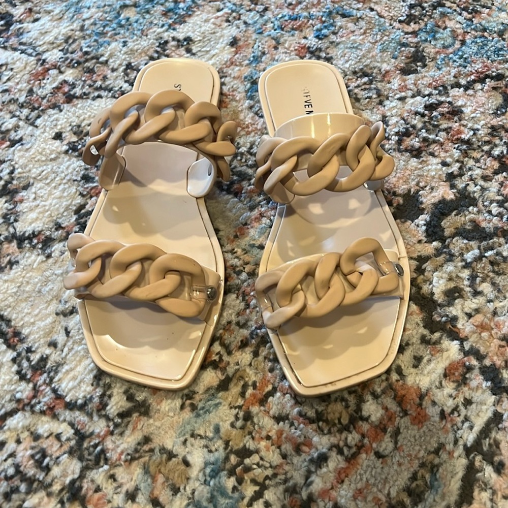 Women’s chain link accent nude sandals